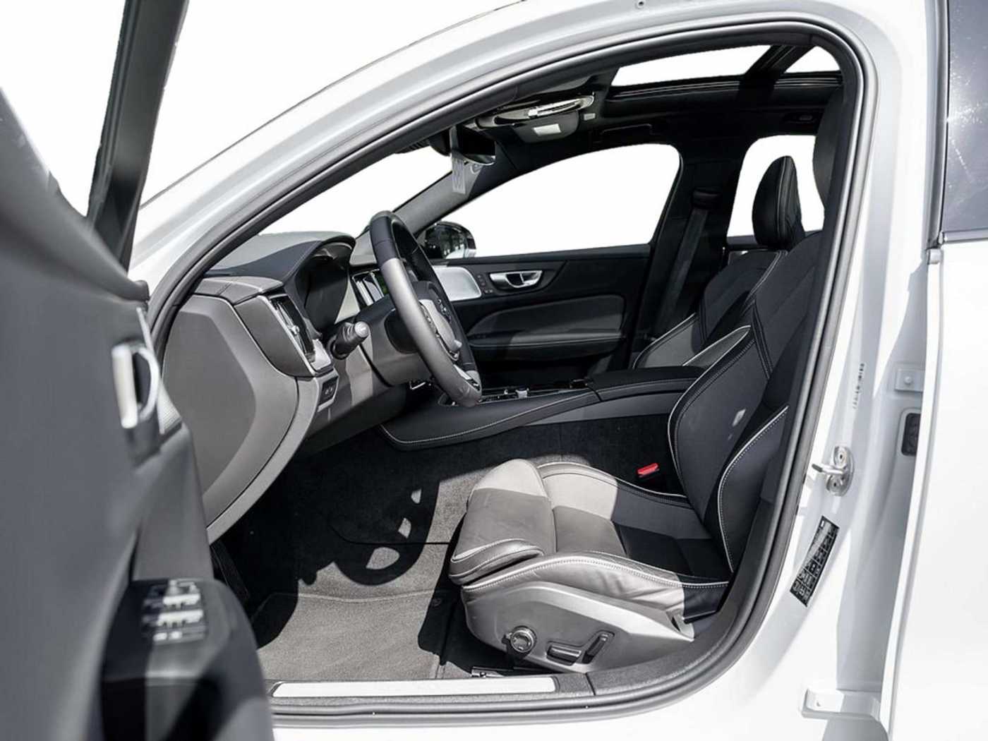 Volvo  T8 Ultimate Dark Recharge AWD STANDHZ B&W