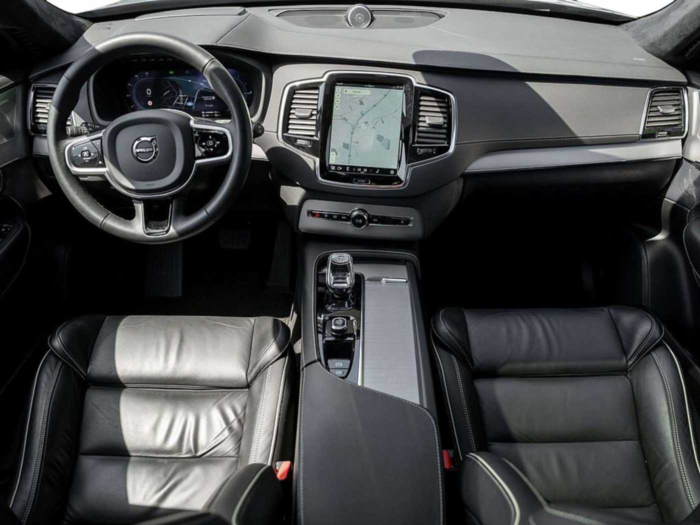Volvo  Recharge T8 AWD Ultimate Dark 22° B&W