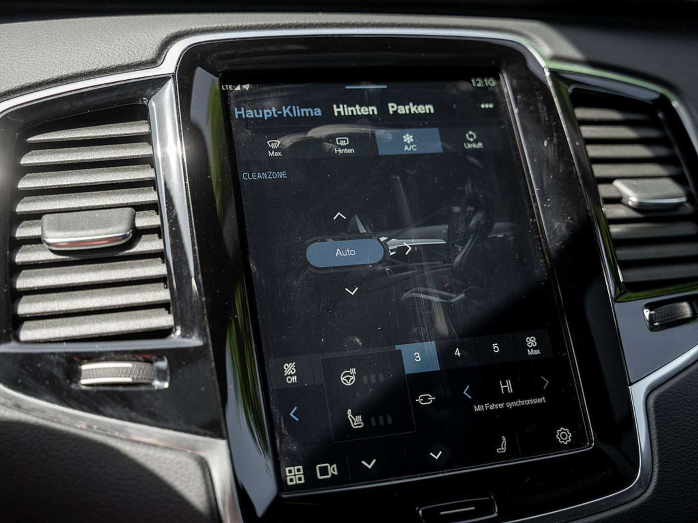 Volvo  Recharge T8 AWD Ultimate Dark 22° B&W