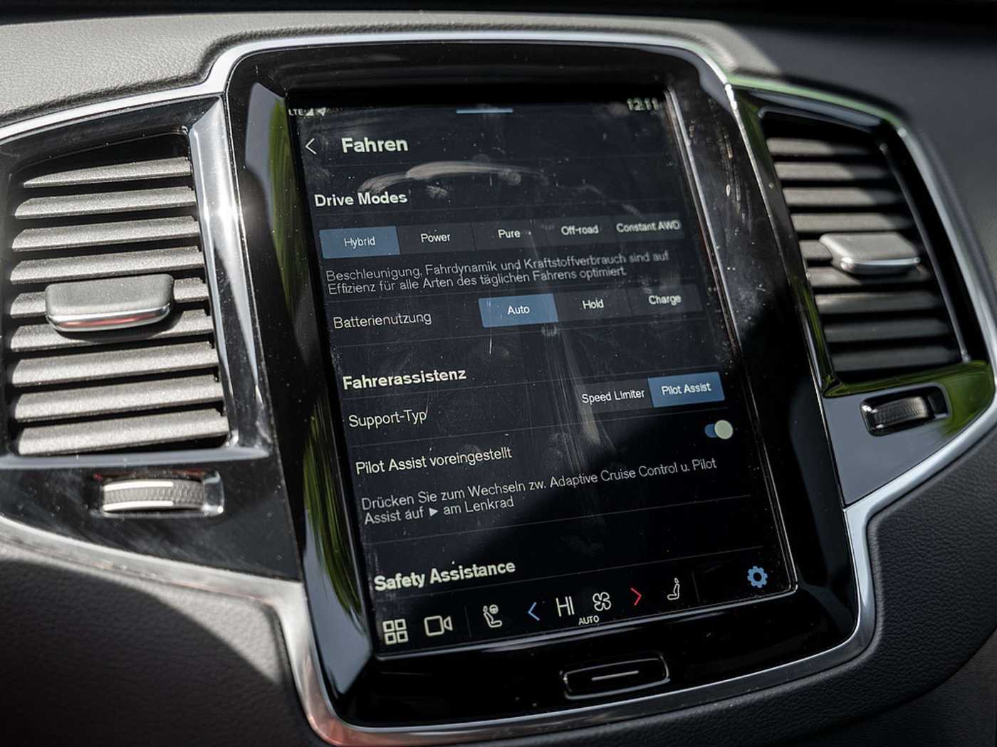 Volvo  Recharge T8 AWD Ultimate Dark 22° B&W