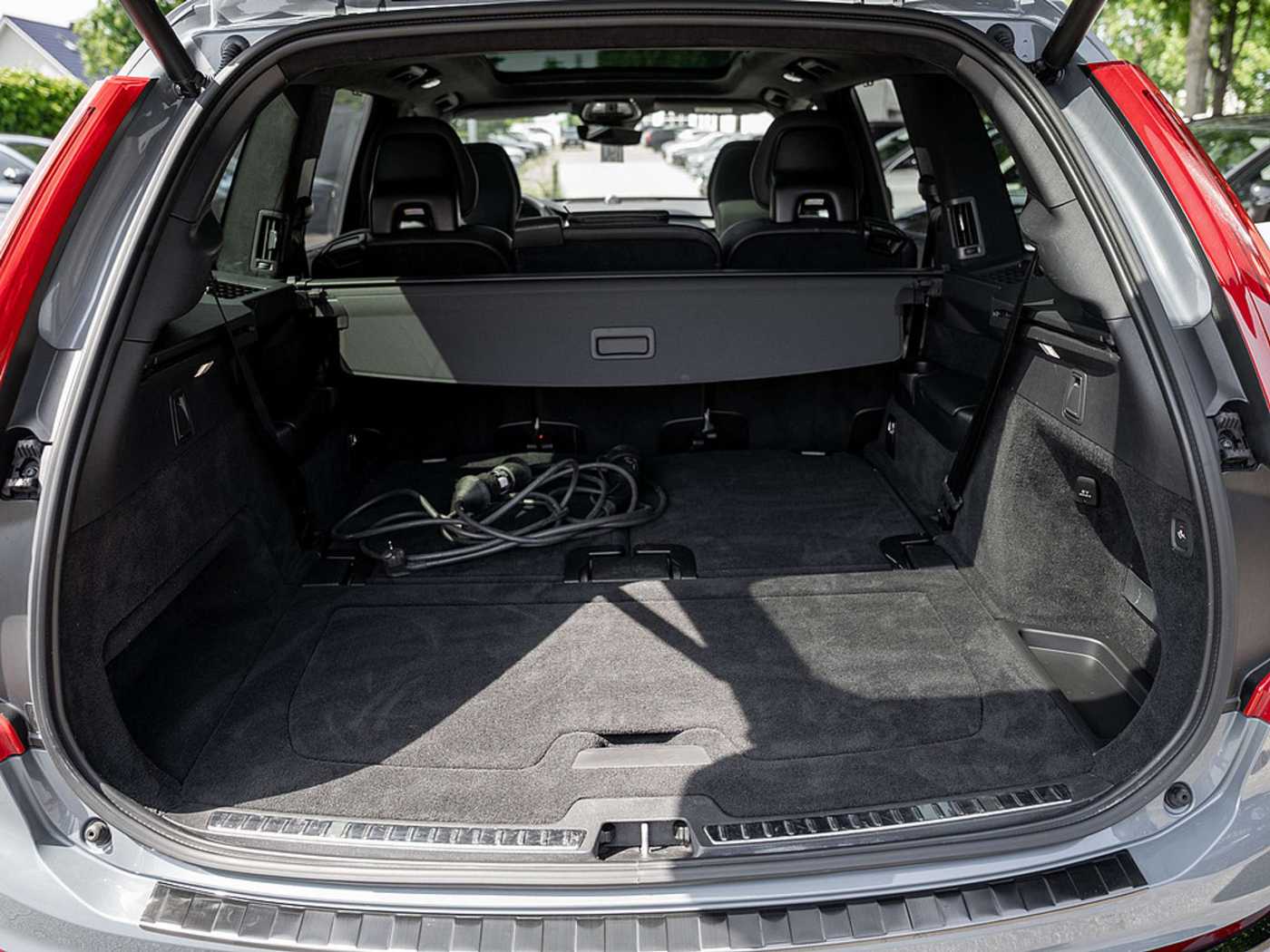Volvo  Recharge T8 AWD Ultimate Dark 22° B&W