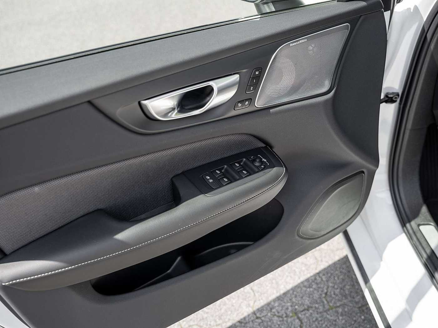 Volvo  T8 Ultimate Dark Recharge AWD HUD PANO