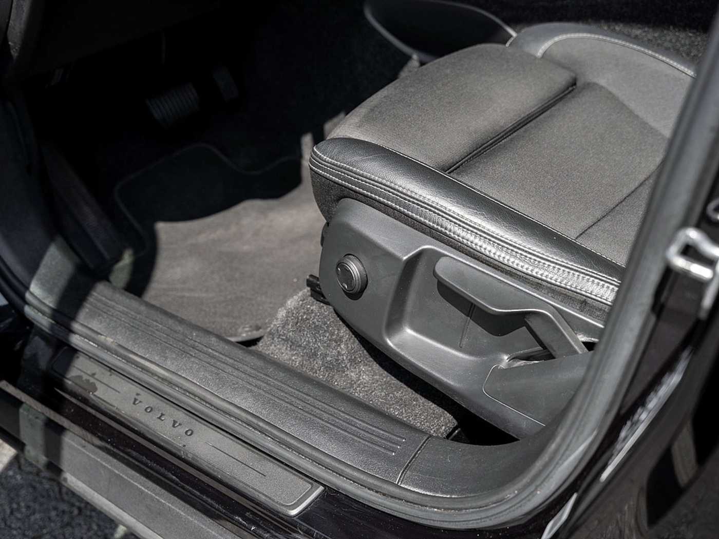 Volvo  D3 Momentum LED LENKRADHZ. SHZ KAMERA