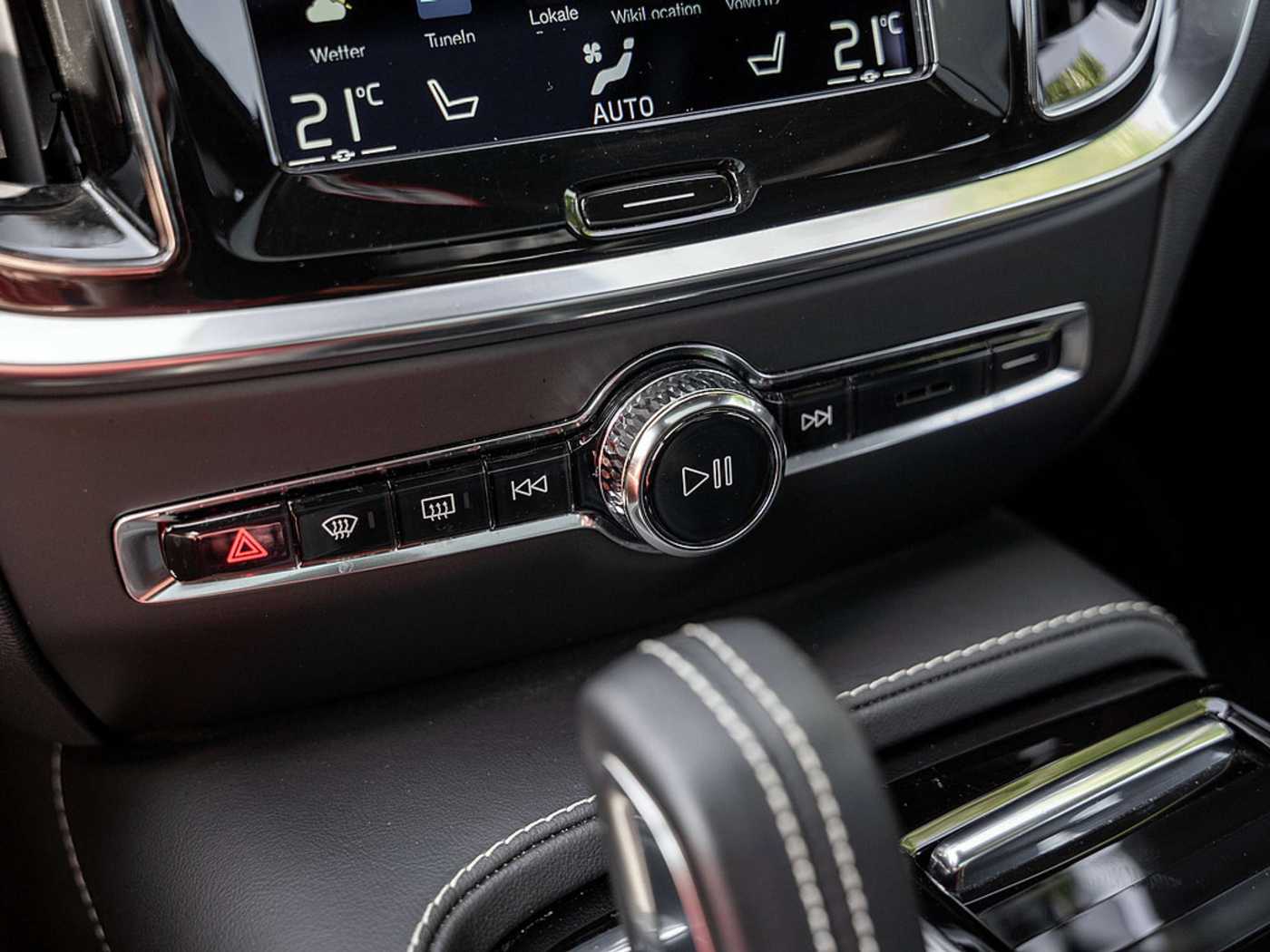 Volvo  T6 Recharge Plus Dark AWD HGSD