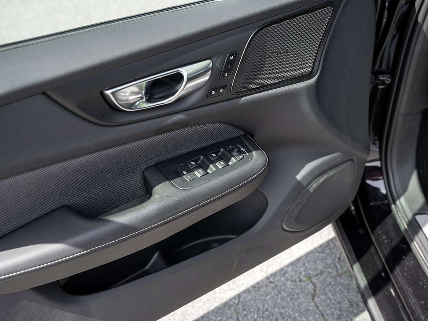 Volvo  T6 Recharge Plus Dark AWD HGSD