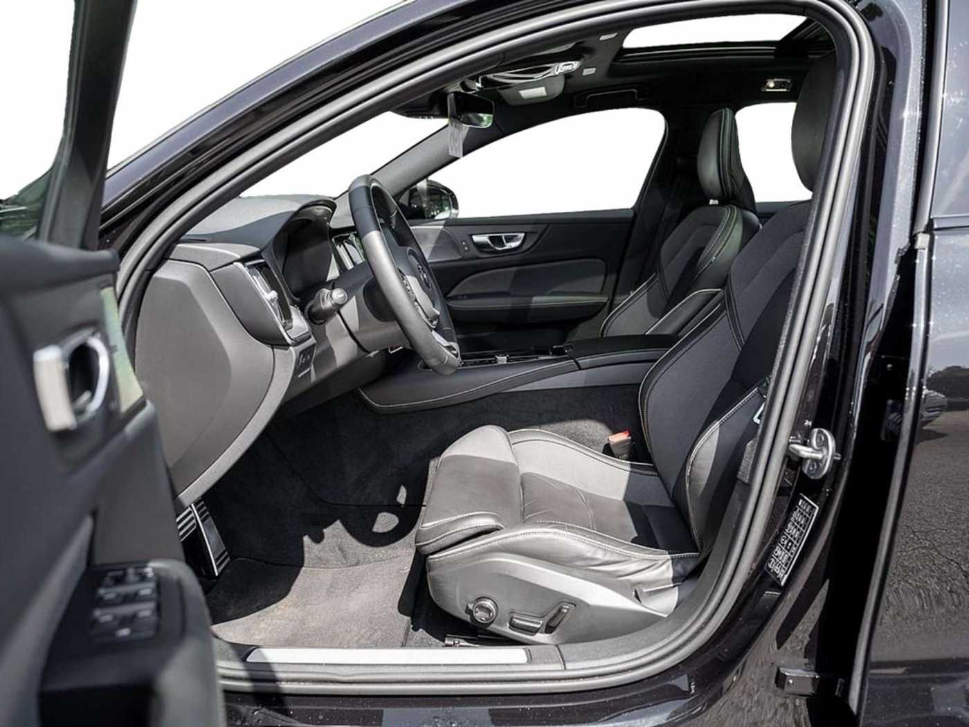 Volvo  T6 Recharge Plus Dark AWD HGSD