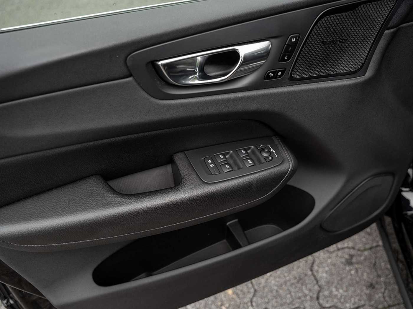 Volvo  D4 Inscription 2WD STANDHZ PANORAMADACH