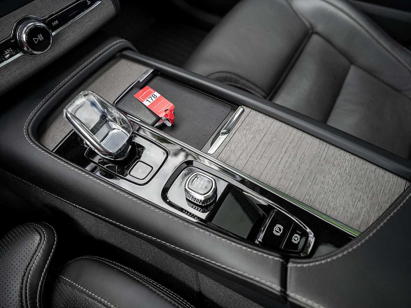 Volvo  Recharge T8 AWD Ultimate Dark