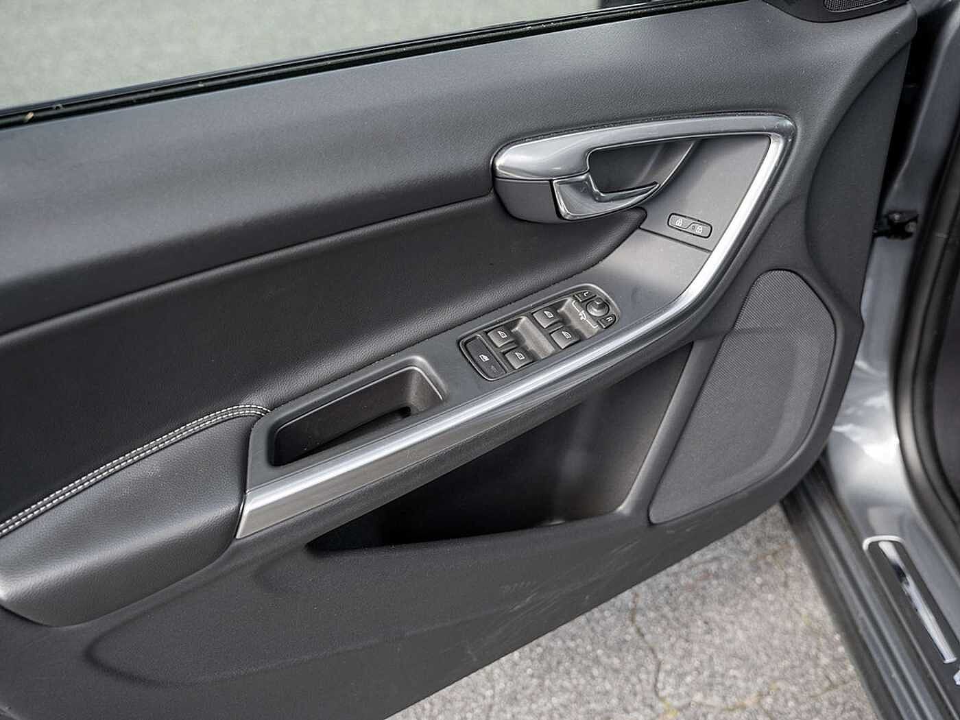 Volvo  T4 Linje Svart ACC BLIS Facel. 1. Hd.