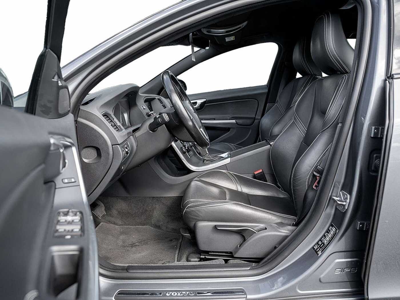 Volvo  T4 Linje Svart ACC BLIS Facel. 1. Hd.