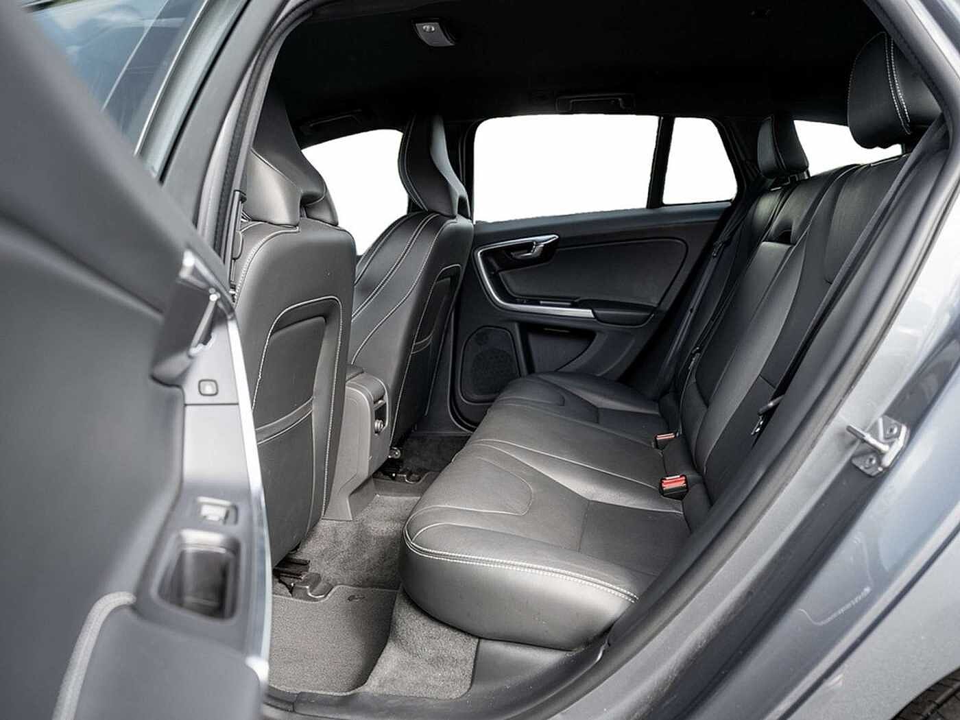 Volvo  T4 Linje Svart ACC BLIS Facel. 1. Hd.