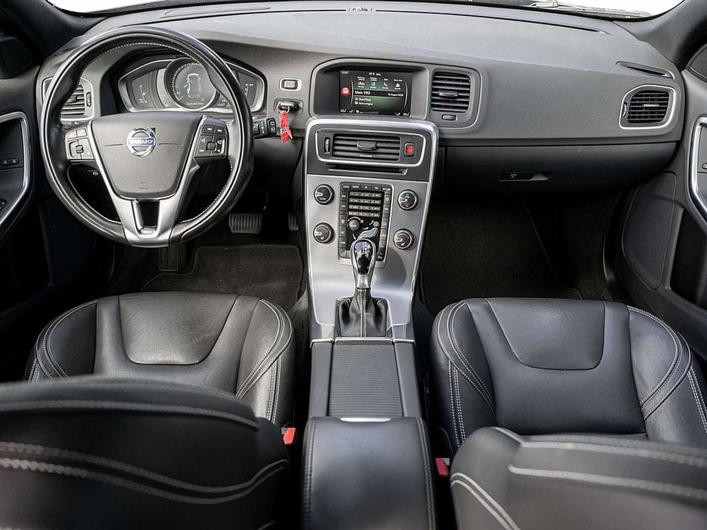 Volvo  T4 Linje Svart ACC BLIS Facel. 1. Hd.