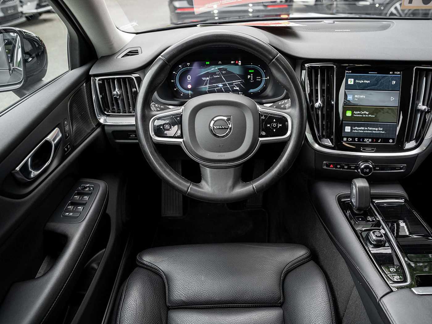 Volvo  T8 Plus Dark Recharge Plug-In Hybrid AWD