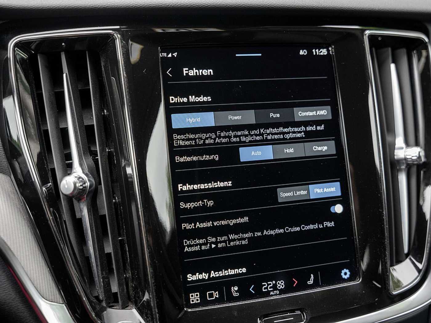 Volvo  T8 Plus Dark Recharge Plug-In Hybrid AWD