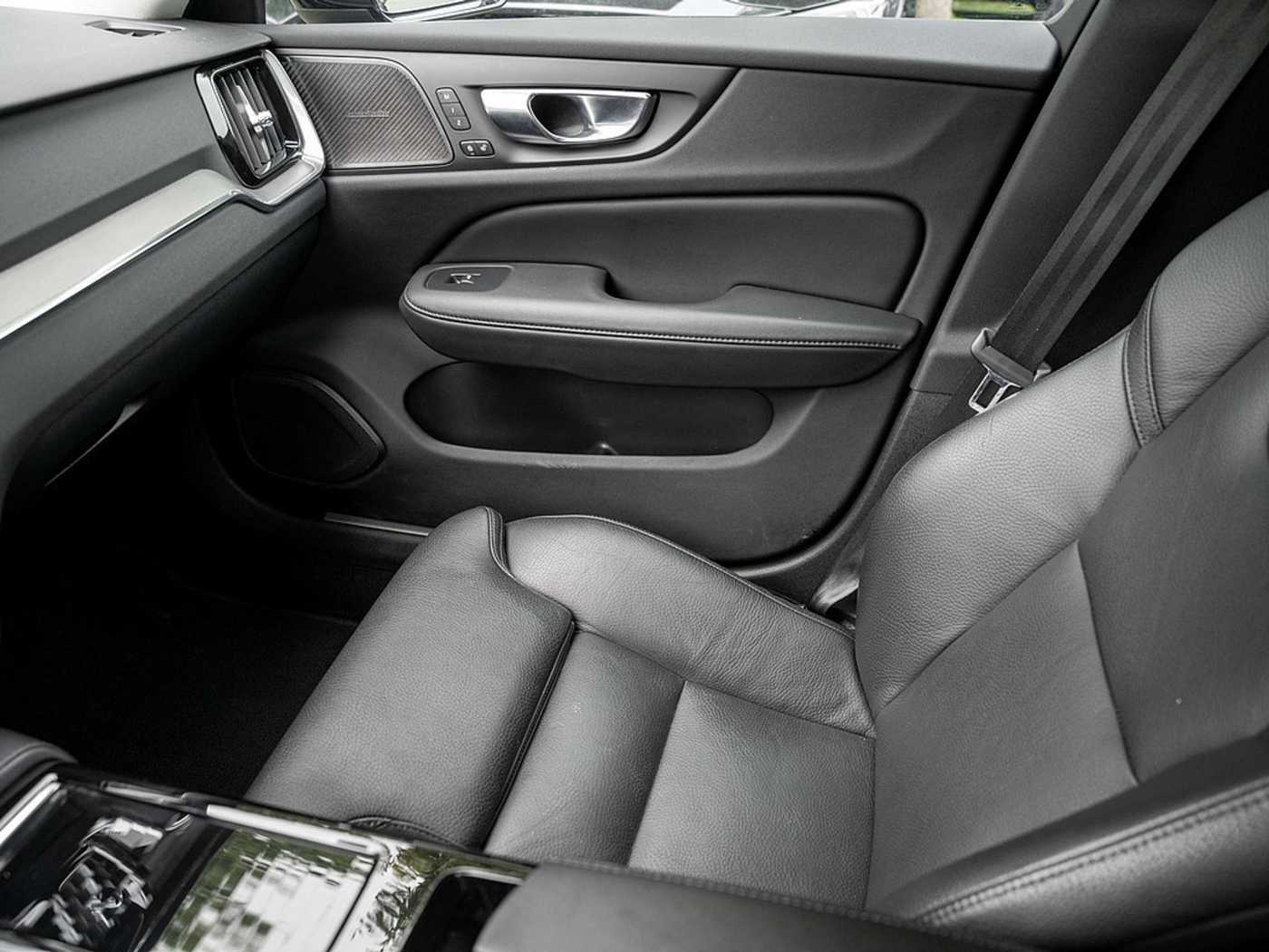 Volvo  T8 Plus Dark Recharge Plug-In Hybrid AWD