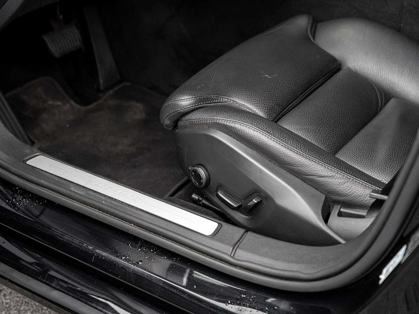 Volvo  T8 Plus Dark Recharge Plug-In Hybrid AWD