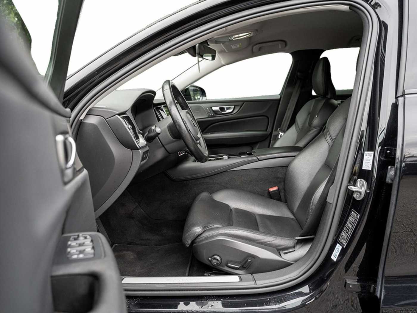 Volvo  T8 Plus Dark Recharge Plug-In Hybrid AWD
