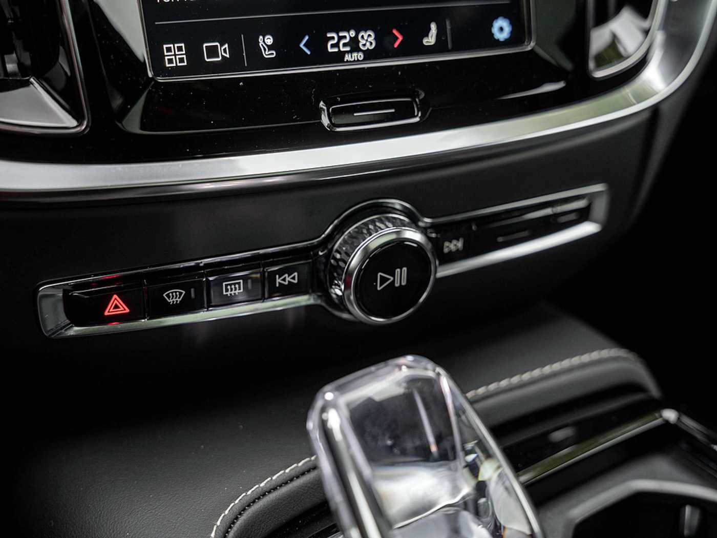 Volvo  T8 Recharge Plus Dark AWD NAVI PANO 360°
