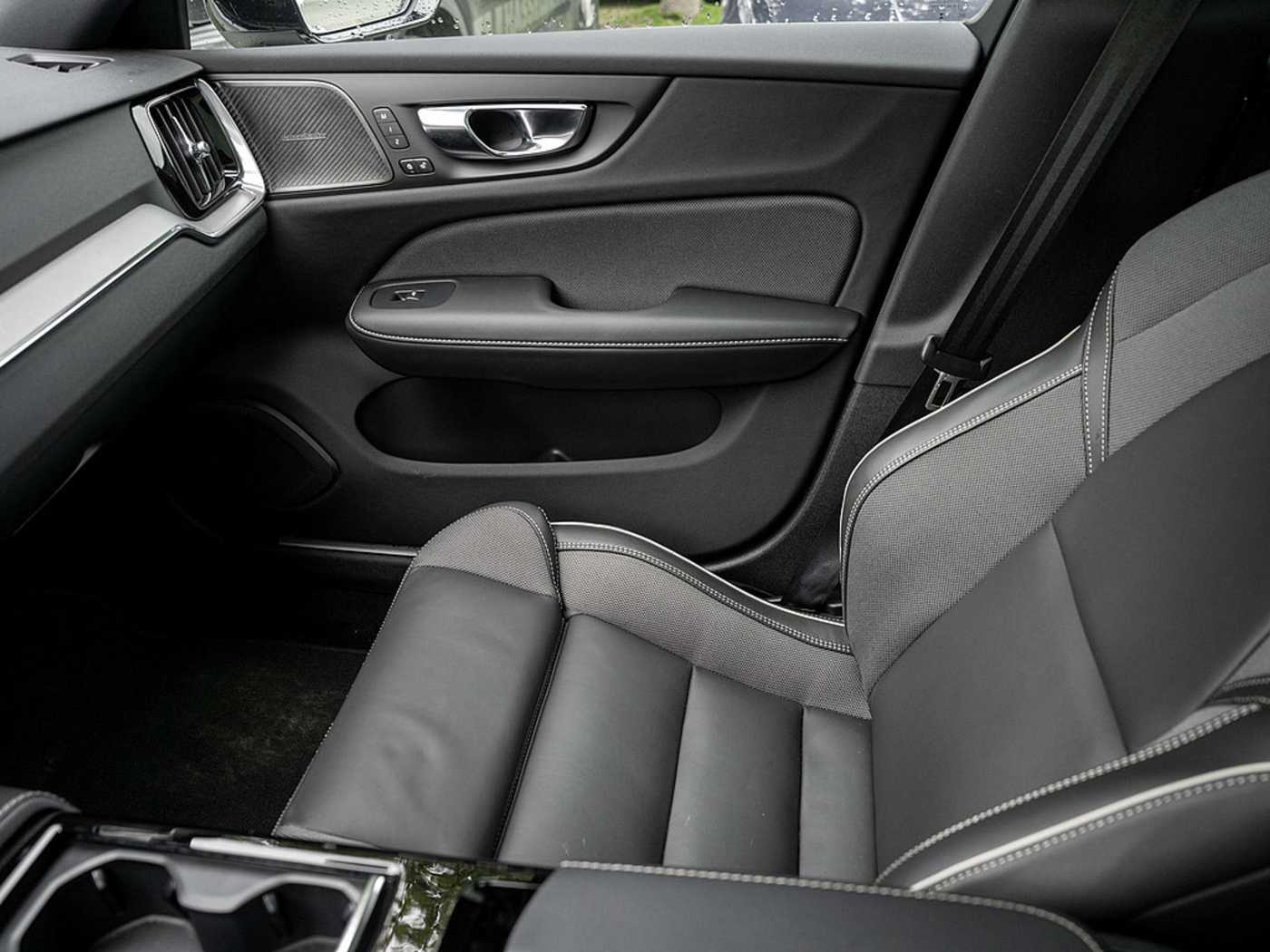 Volvo  T8 Recharge Plus Dark AWD NAVI PANO 360°