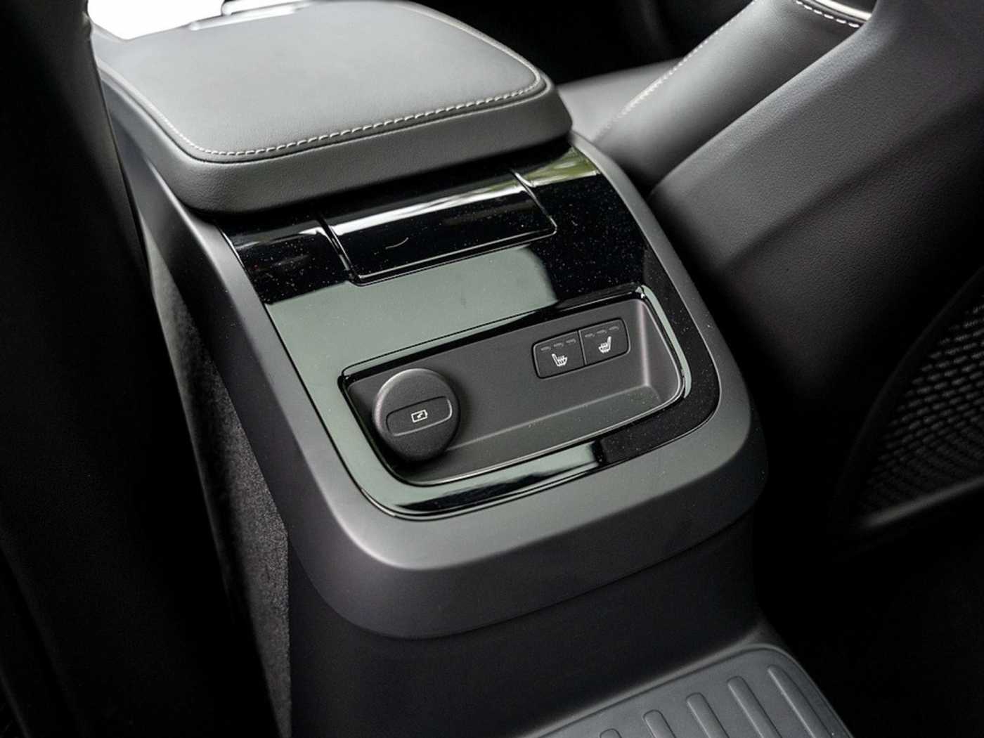 Volvo  T8 Recharge Plus Dark AWD NAVI PANO 360°