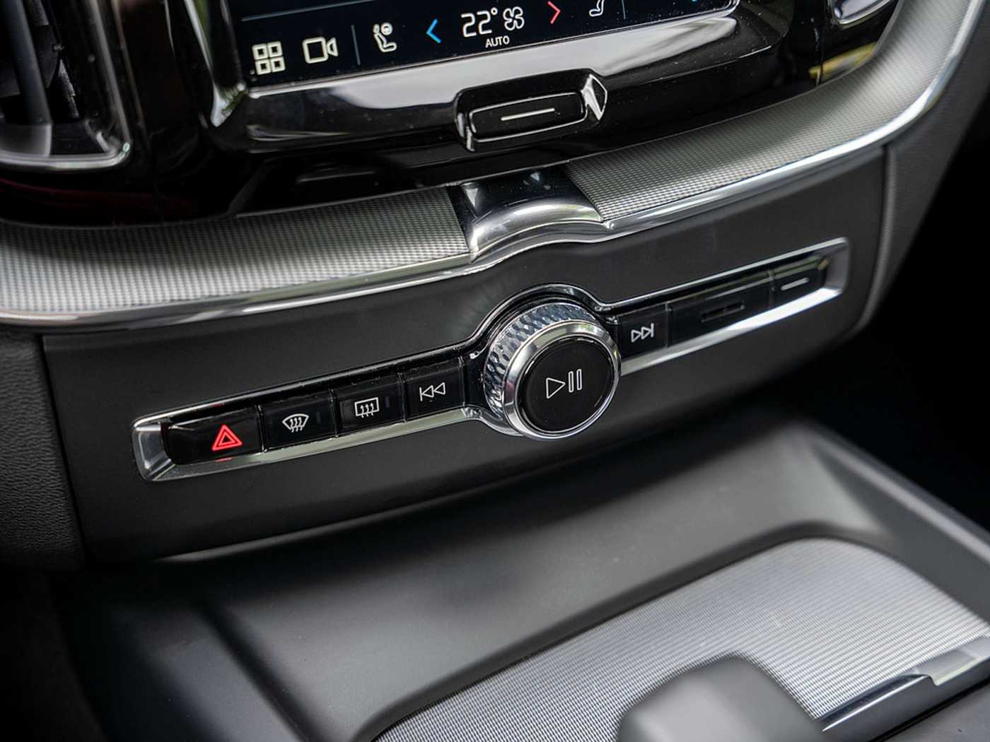 Volvo  T8 Plus Dark Recharge Plug-In Hybrid AWD