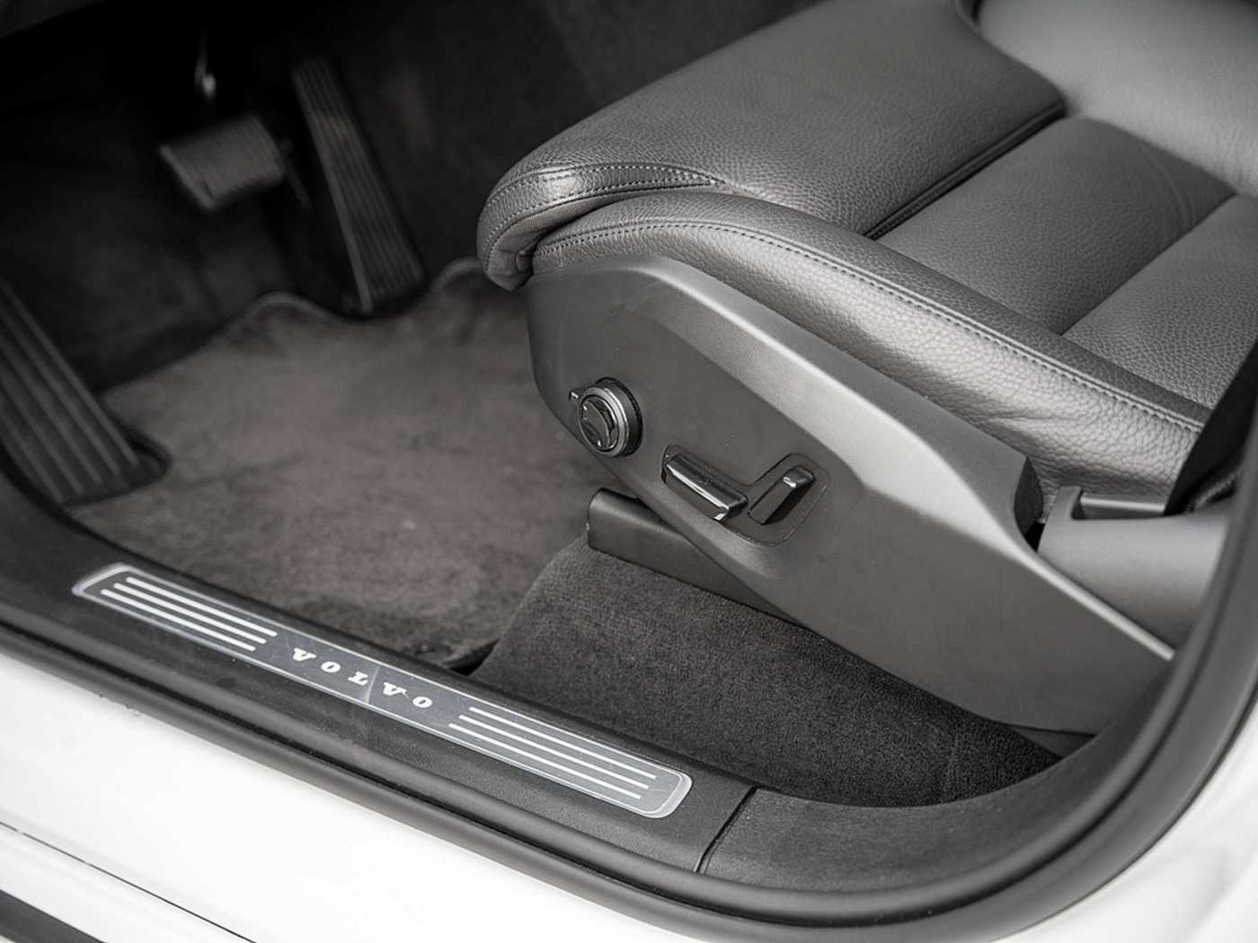 Volvo  T8 Plus Bright Recharge Plug-In Hybrid AWD