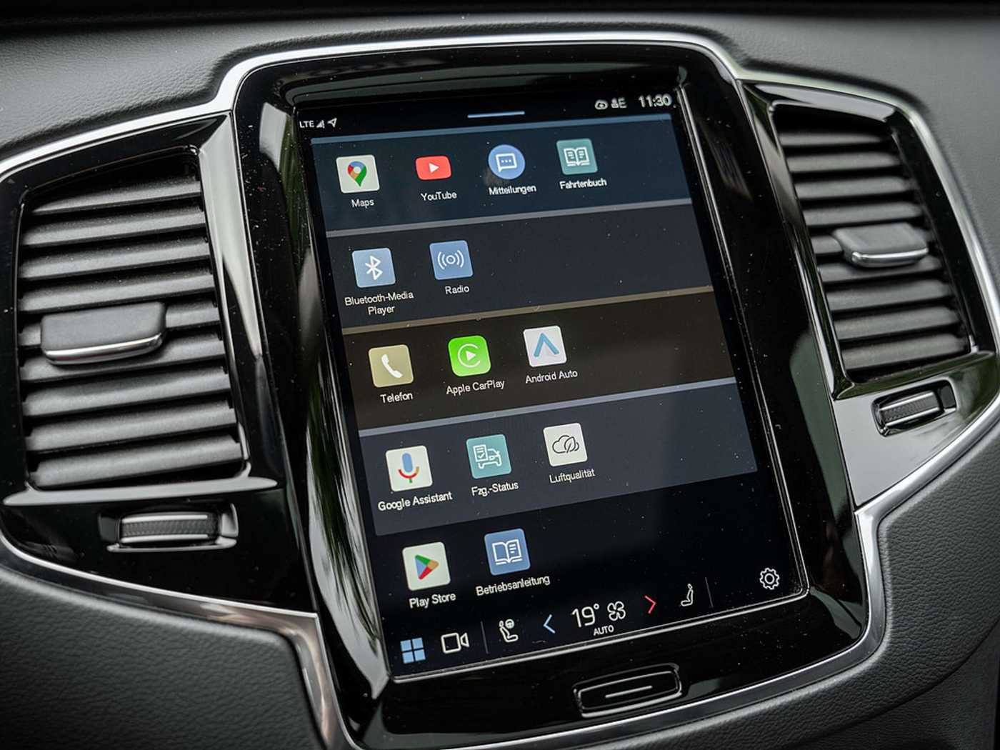 Volvo  T8 Ultra Dark Recharge Plug-In Hybrid AWD