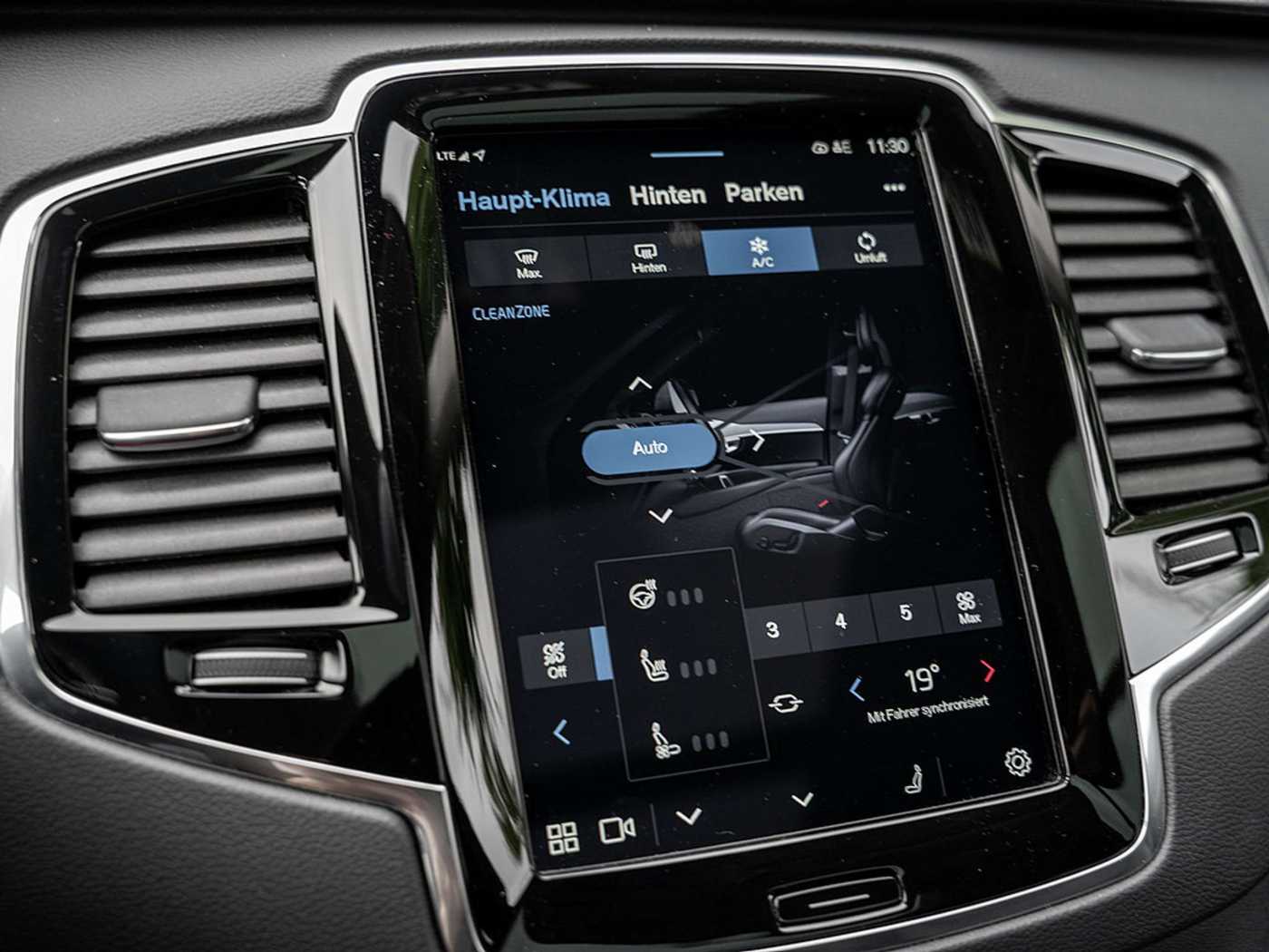 Volvo  T8 Ultra Dark Recharge Plug-In Hybrid AWD
