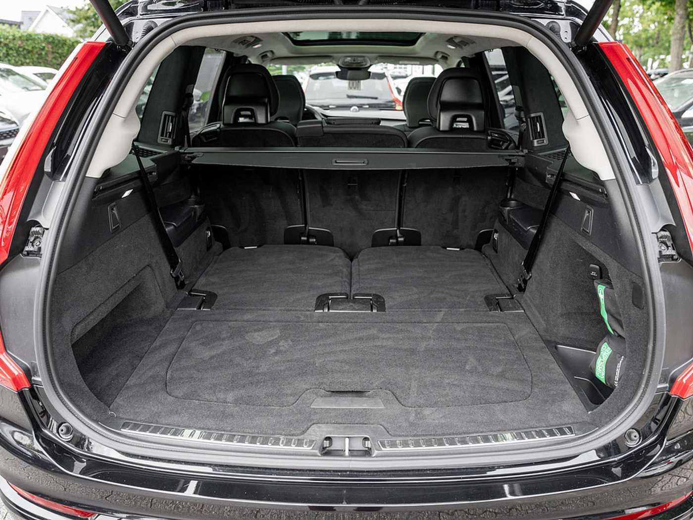 Volvo  T8 Ultra Dark Recharge Plug-In Hybrid AWD