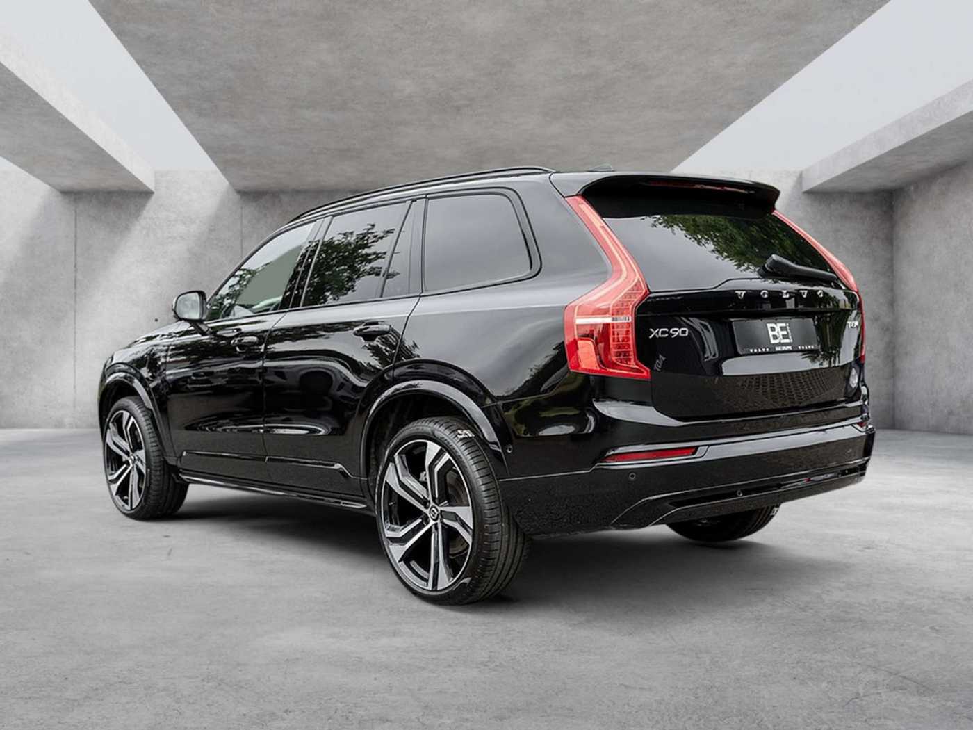 Volvo  T8 Ultra Dark Recharge Plug-In Hybrid AWD