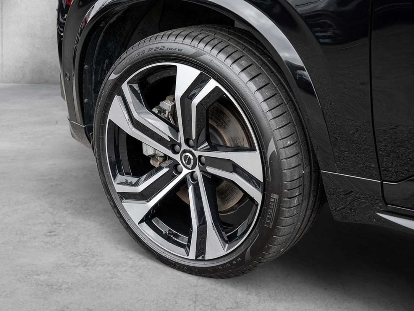 Volvo  T8 Ultra Dark Recharge Plug-In Hybrid AWD