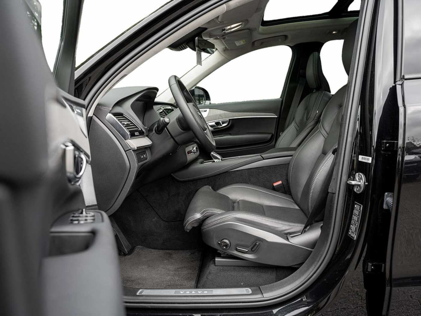 Volvo  T8 Ultra Dark Recharge Plug-In Hybrid AWD