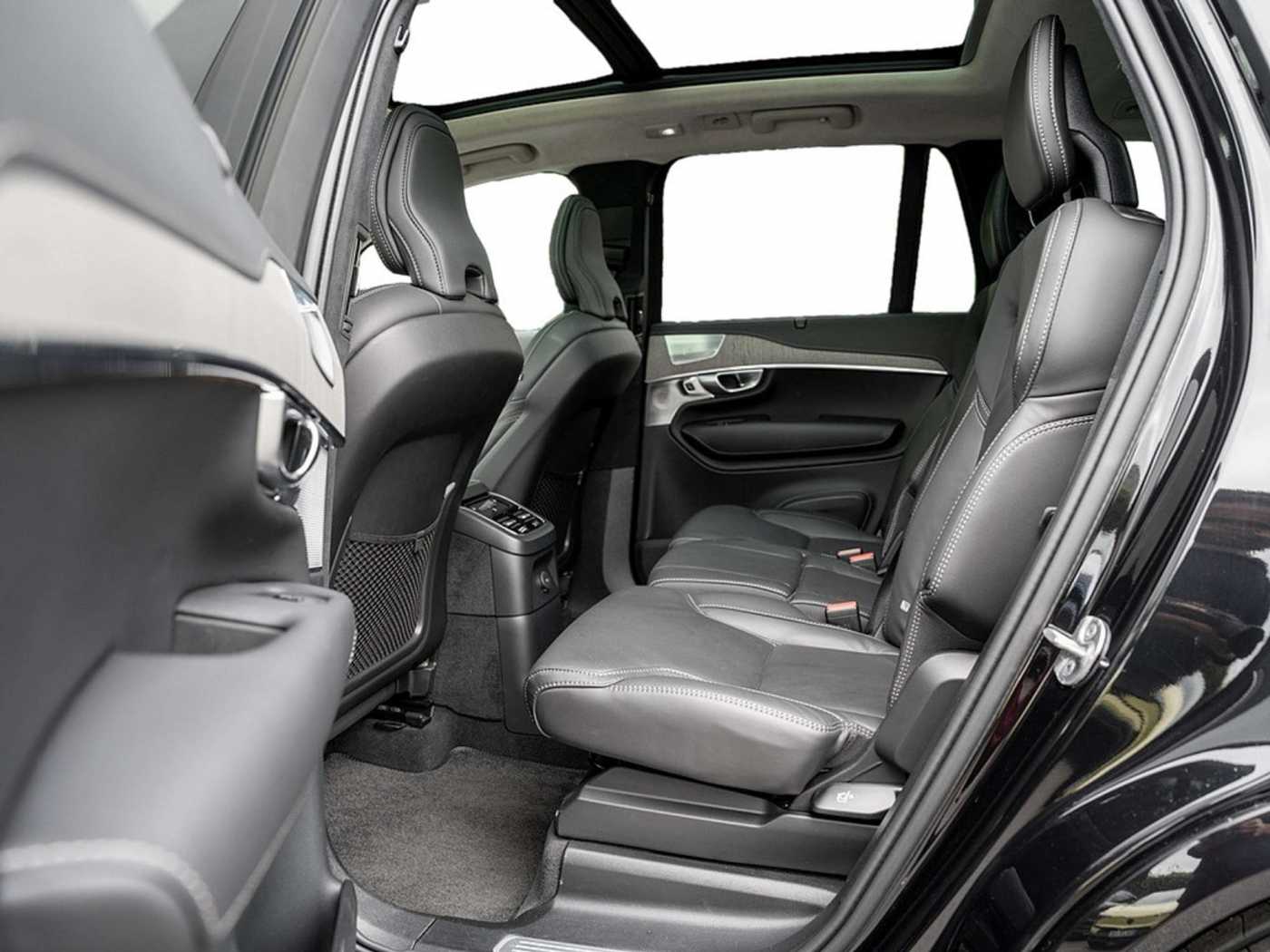 Volvo  T8 Ultra Dark Recharge Plug-In Hybrid AWD