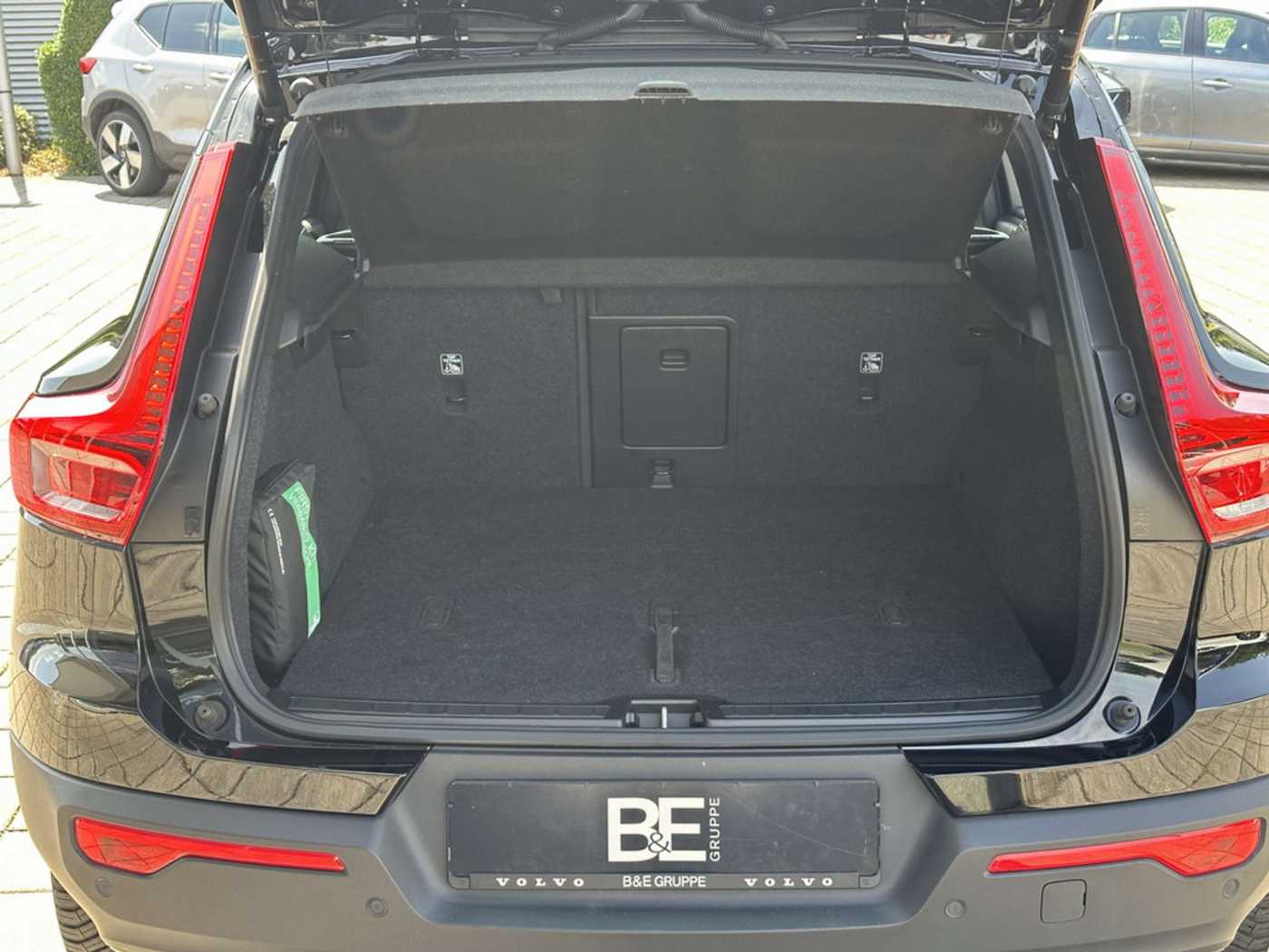 Volvo  Plus Recharge Pure Electric ACC STANDHZ