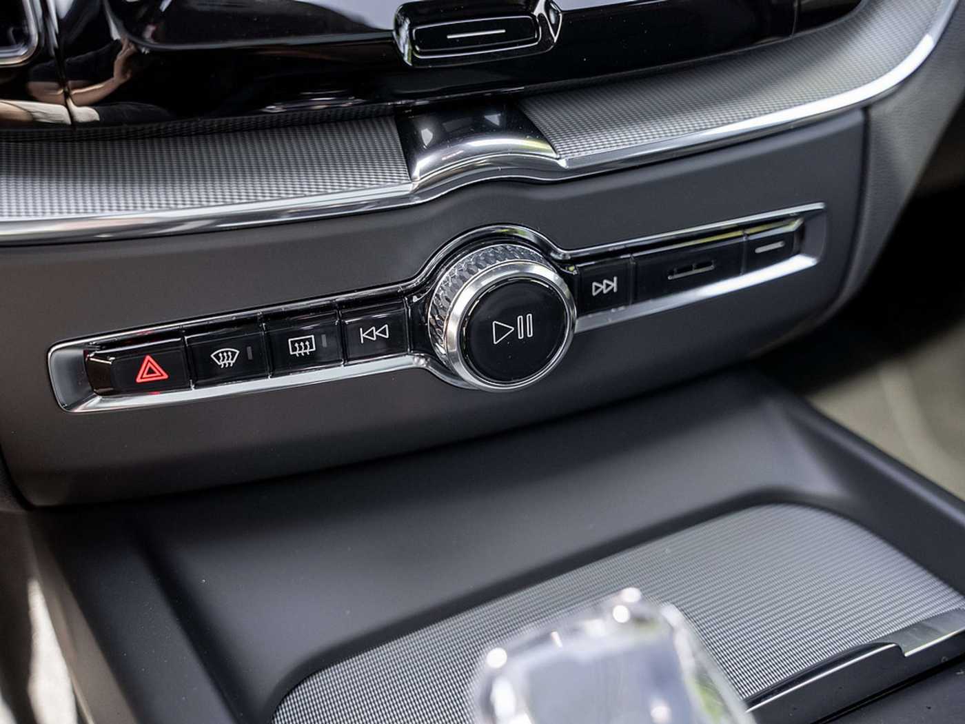 Volvo  T8 Plus Black Edition Recharge Plug-In Hybrid AWD