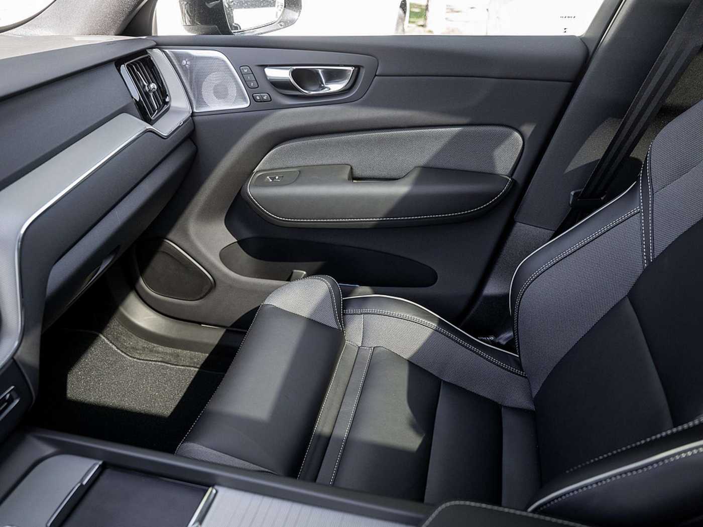 Volvo  T8 Plus Black Edition Recharge Plug-In Hybrid AWD