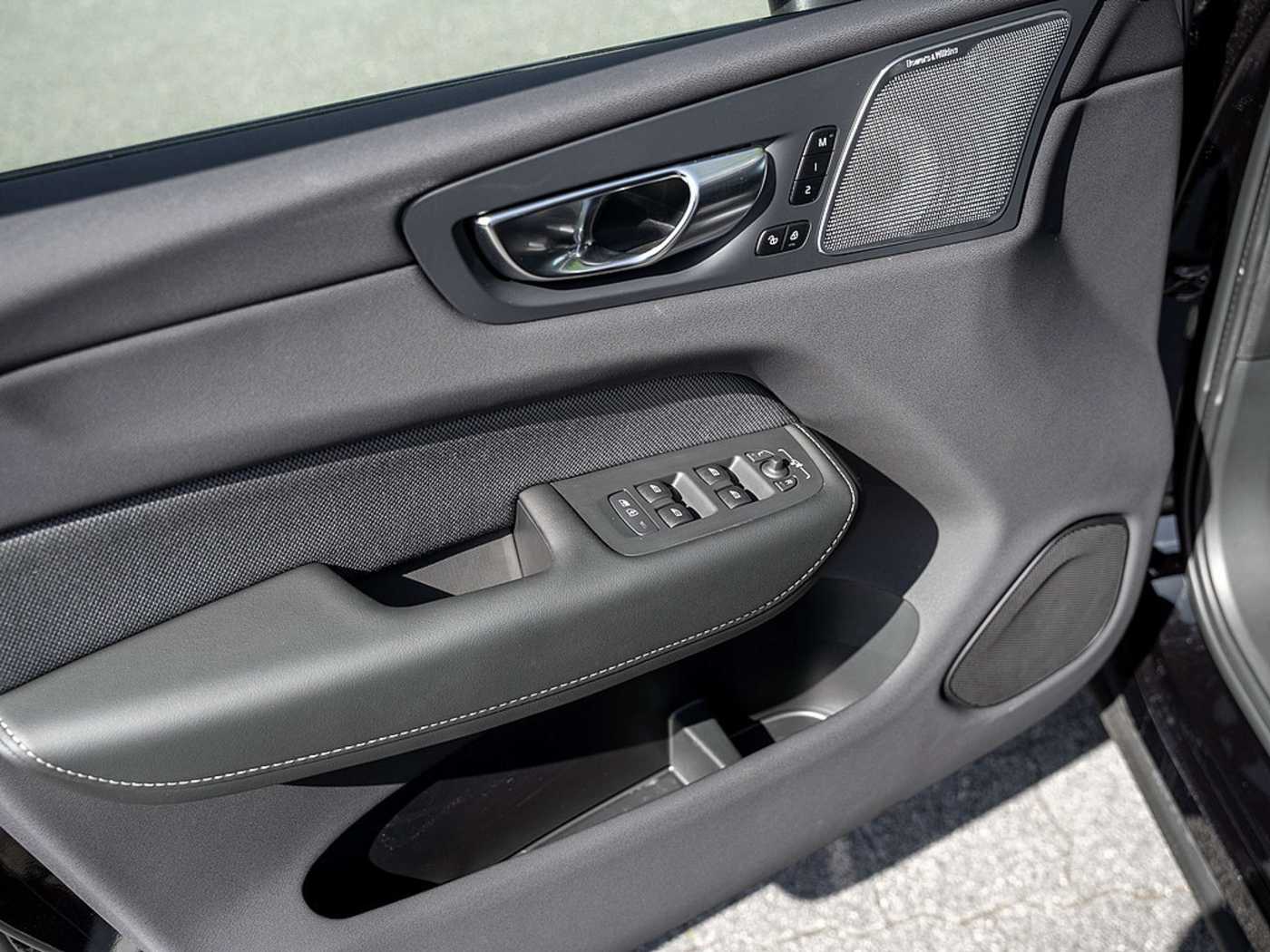 Volvo  T8 Plus Black Edition Recharge Plug-In Hybrid AWD