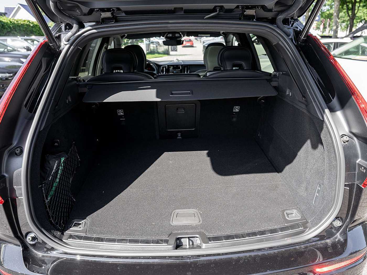 Volvo  T8 Plus Black Edition Recharge Plug-In Hybrid AWD