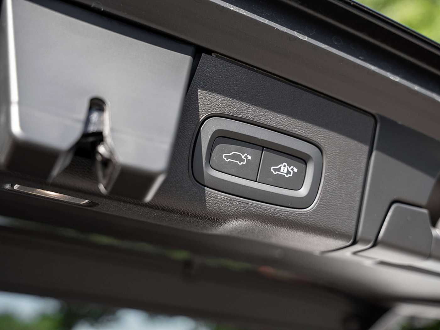 Volvo  T8 Plus Black Edition Recharge Plug-In Hybrid AWD