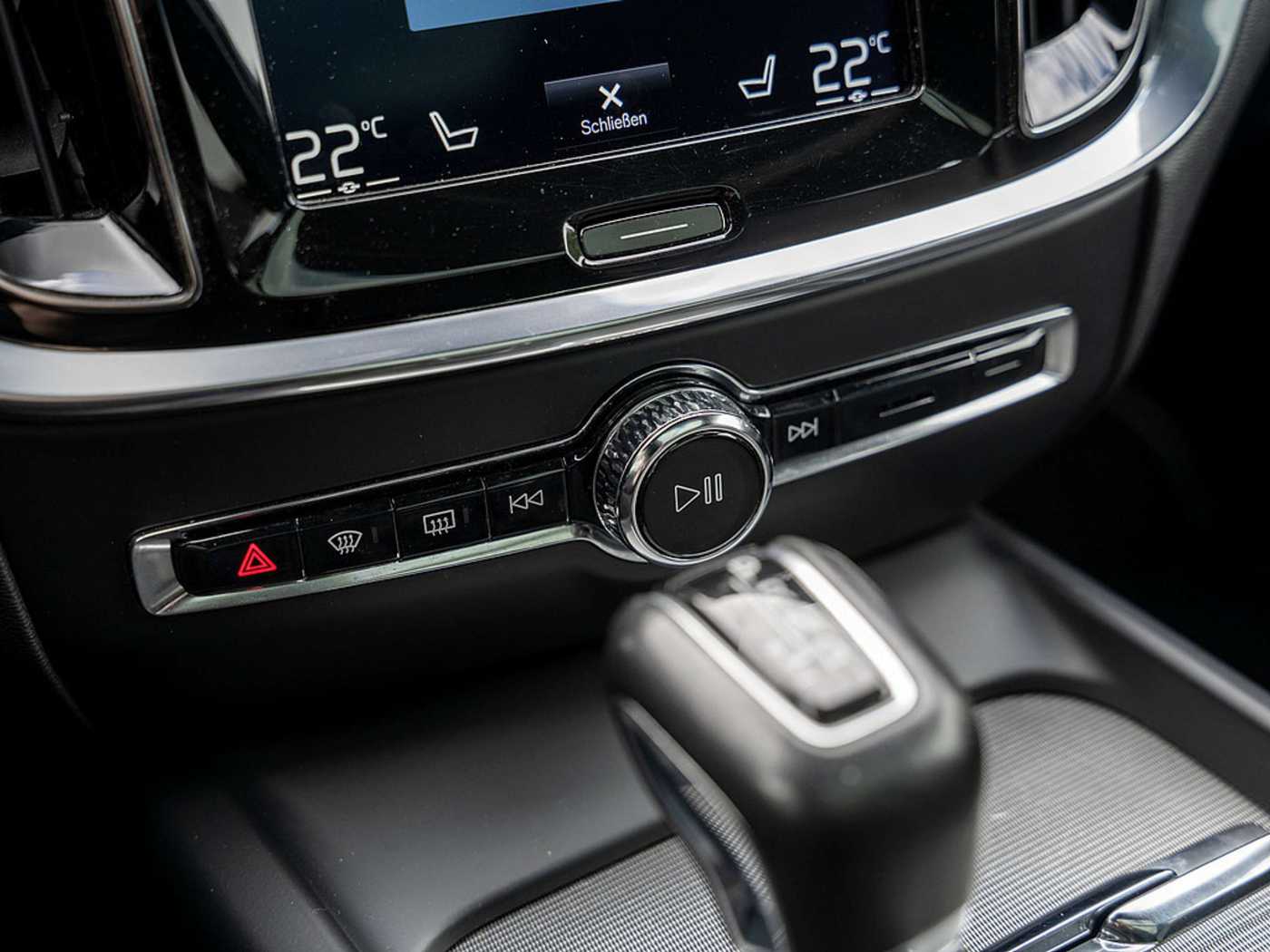 Volvo  T4 R-Design Pano AHK KAMERA MEMORY