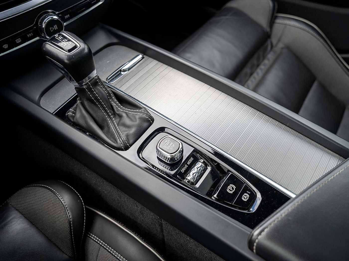 Volvo  T4 R-Design Pano AHK KAMERA MEMORY