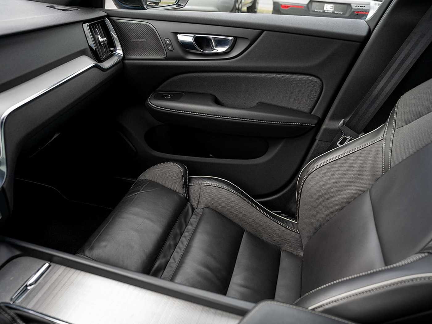 Volvo  T4 R-Design Pano AHK KAMERA MEMORY