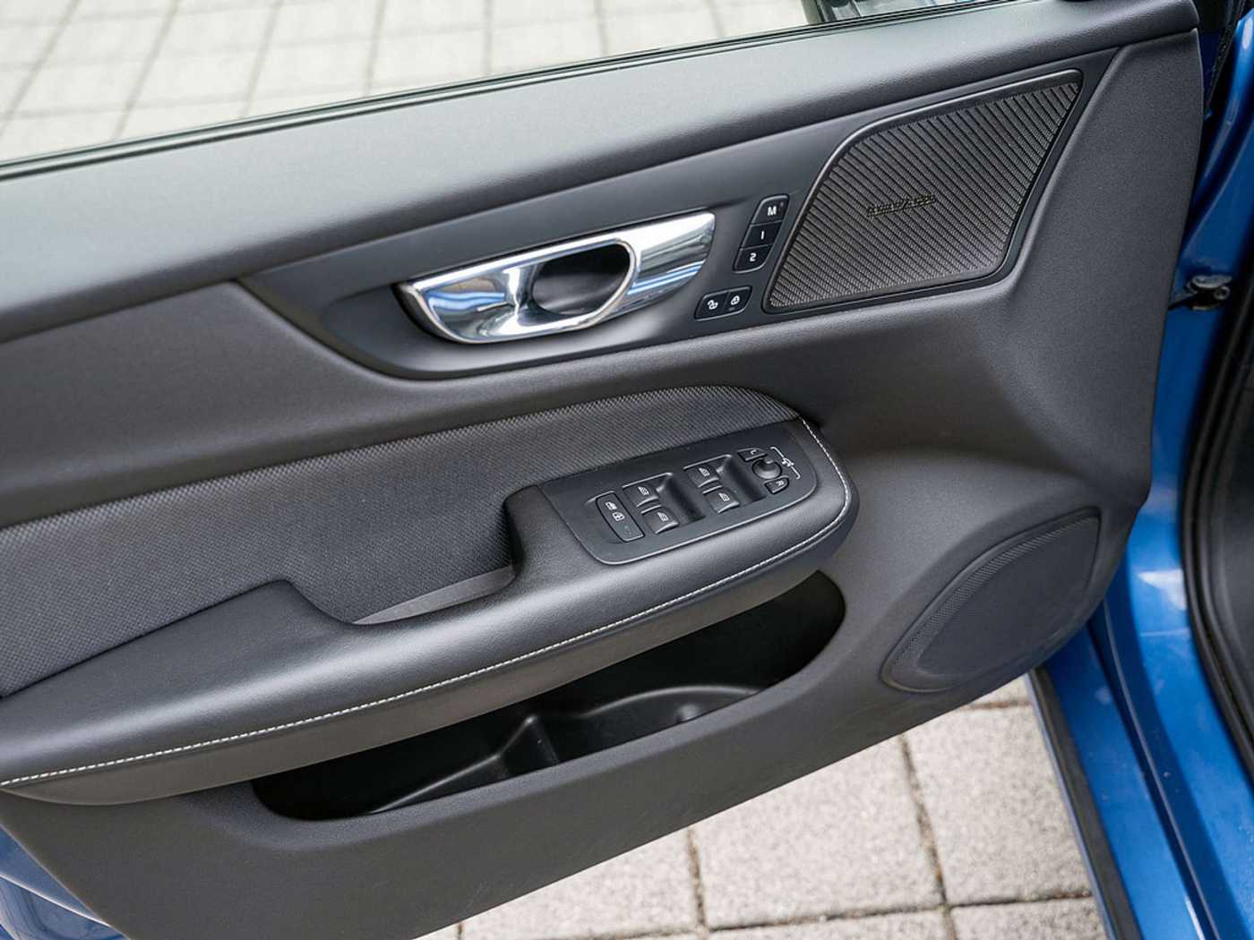 Volvo  T4 R-Design Pano AHK KAMERA MEMORY