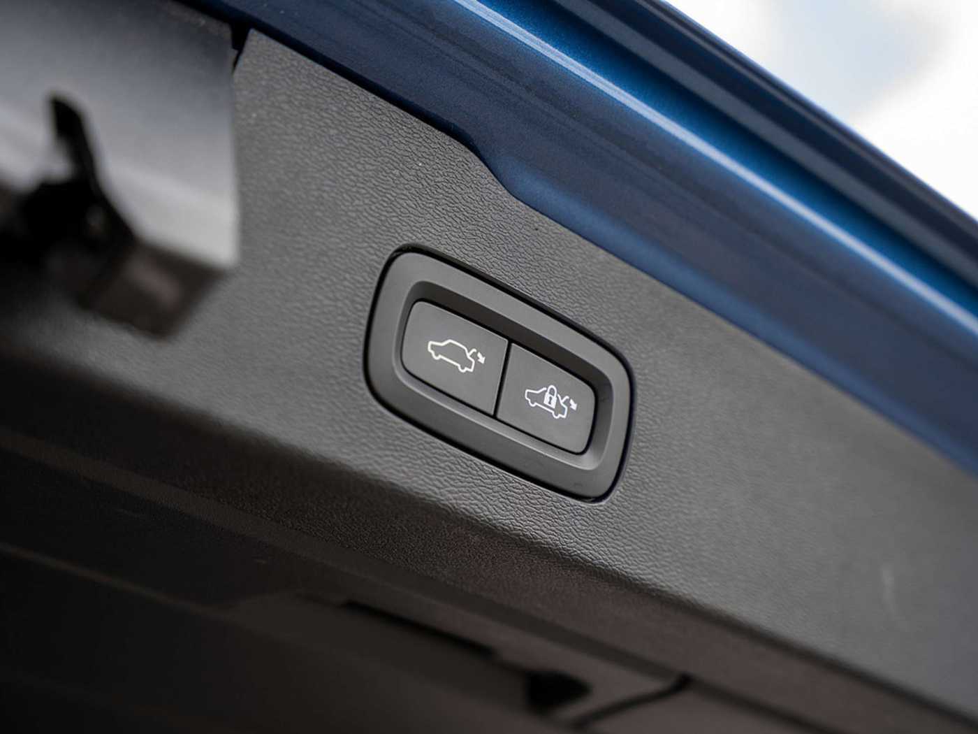 Volvo  T4 R-Design Pano AHK KAMERA MEMORY
