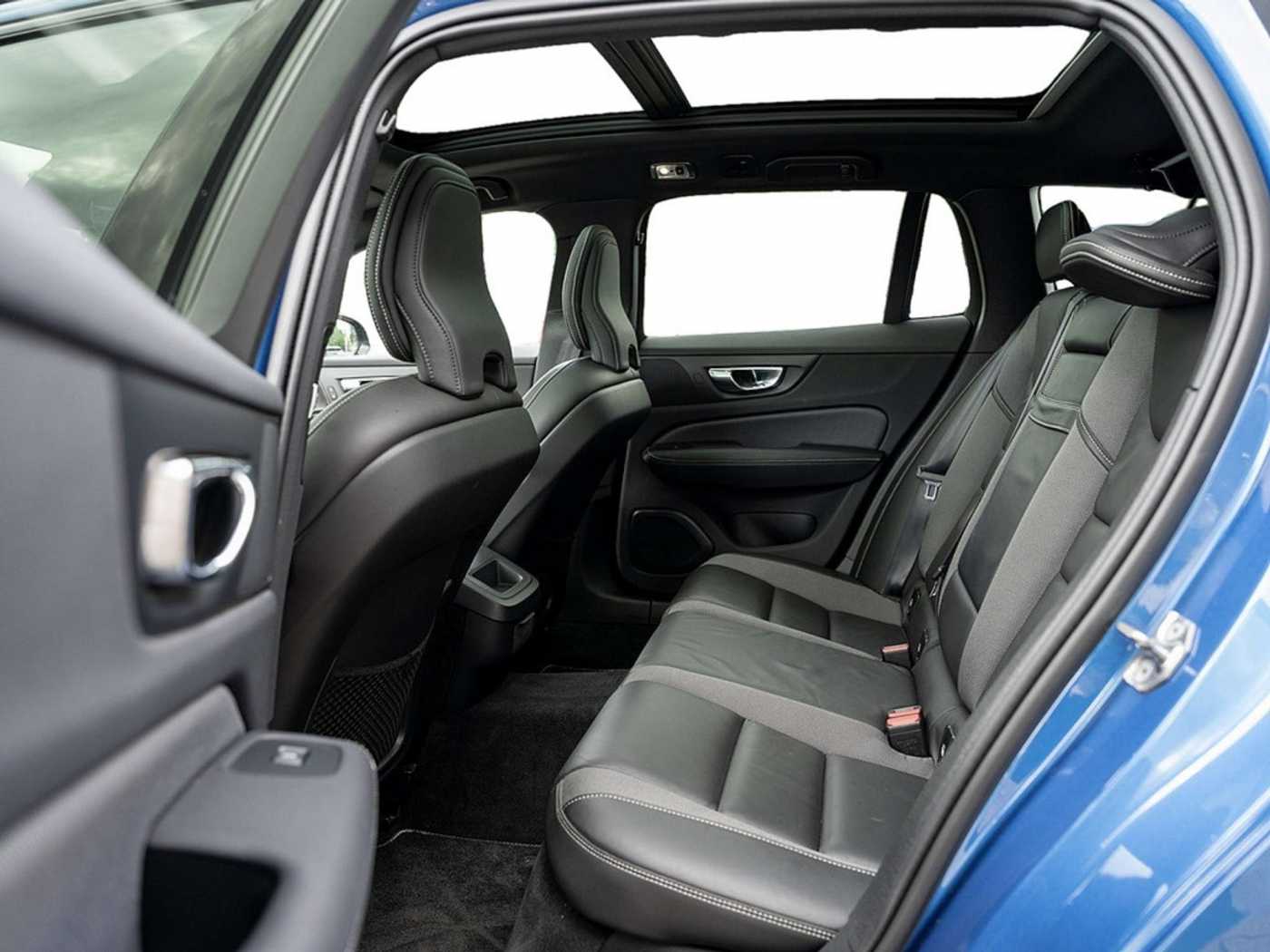 Volvo  T4 R-Design Pano AHK KAMERA MEMORY