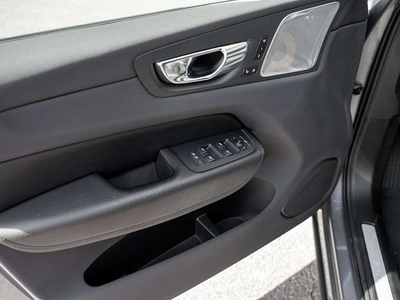Volvo  T4 R-Design B&W AHK HEAD-UP DISPLAY