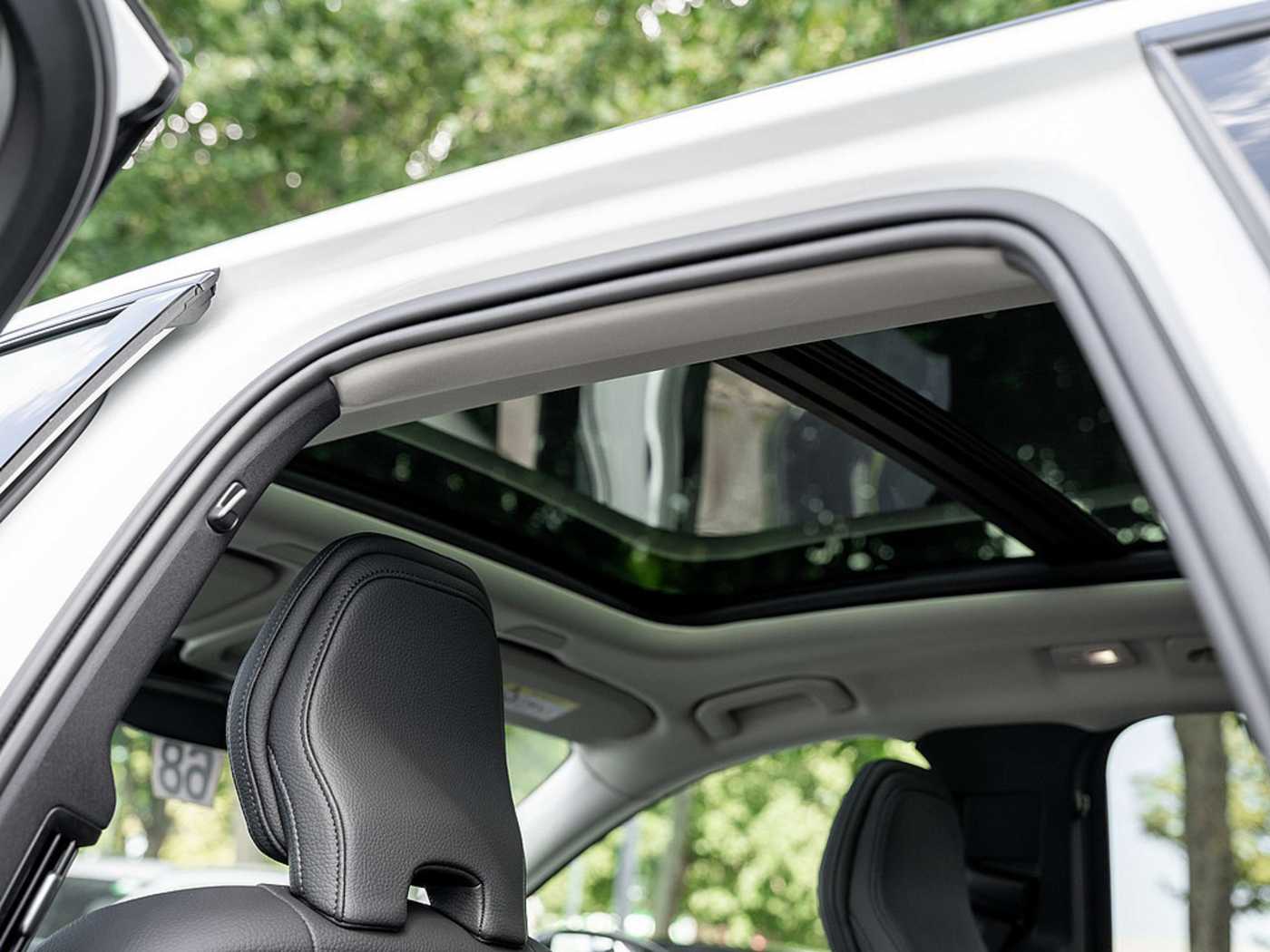 Volvo  T6 Plus Dark Recharge Plug-In Hybrid AWD
