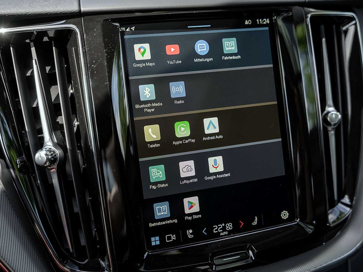 Volvo  T6 Plus Dark Recharge Plug-In Hybrid AWD