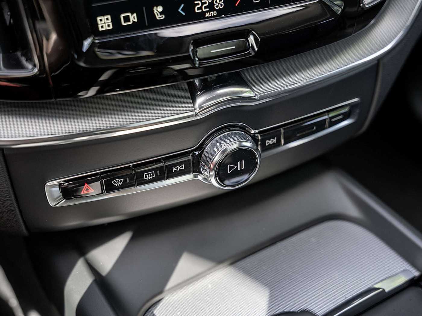 Volvo  T6 Plus Dark Recharge Plug-In Hybrid AWD