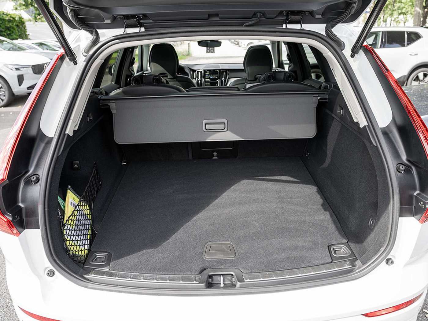 Volvo  T6 Plus Dark Recharge Plug-In Hybrid AWD